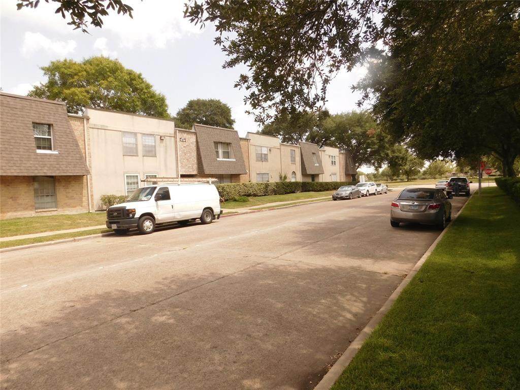 5550 Braeswood Boulevard - Photo 1