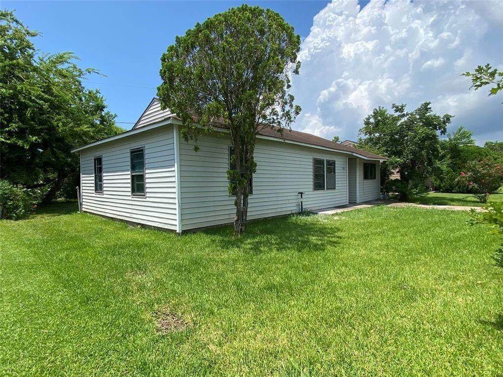 811 11th Street - Photo 1