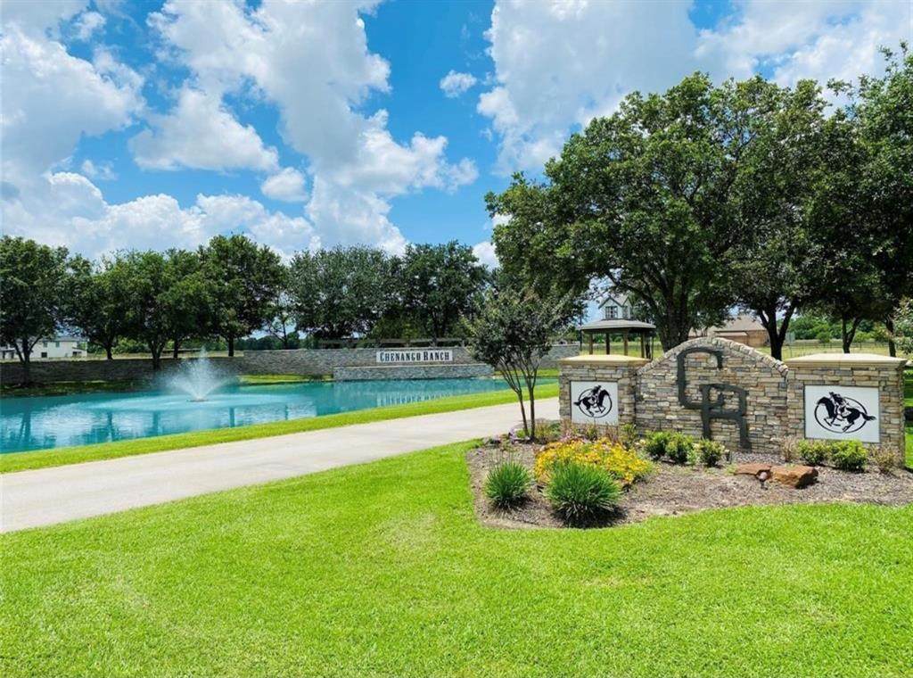 318 Lakeview Drive - Photo 1