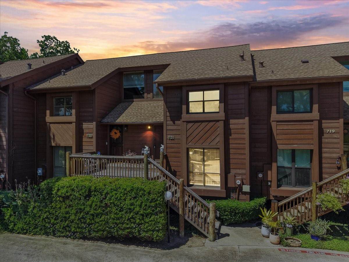 721 Davis Road - Photo 1