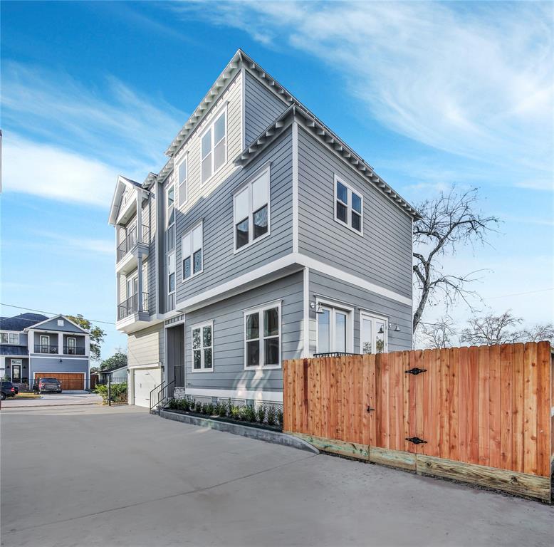 919 W 16th Street - Photo 1
