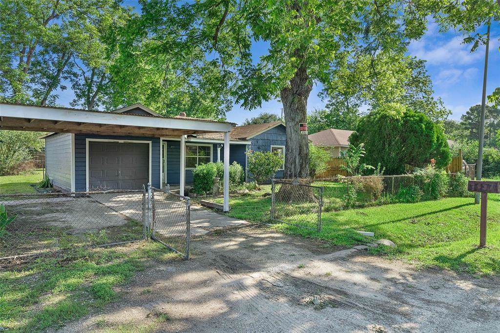 7637 Delavan - Photo 1