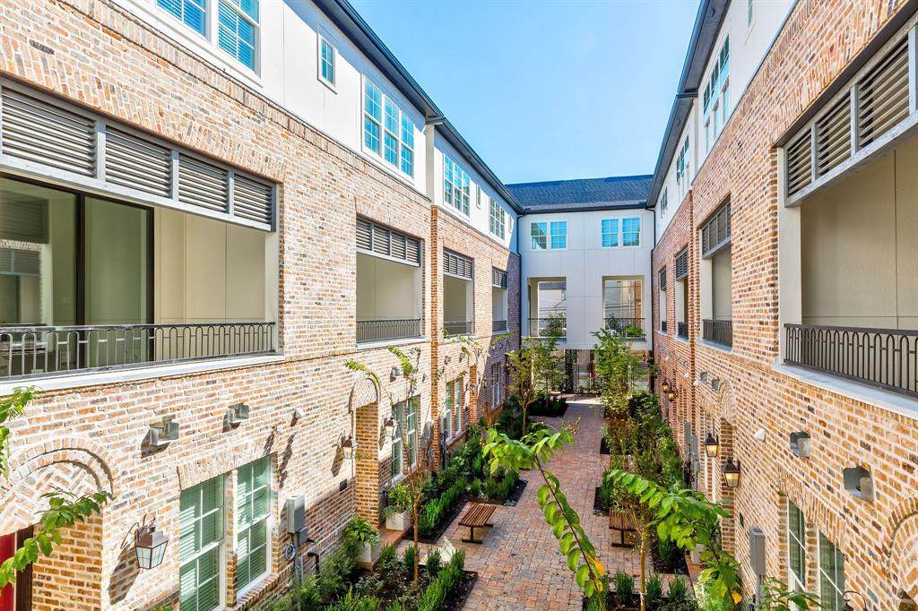 2707 Maxroy Street - Photo 1