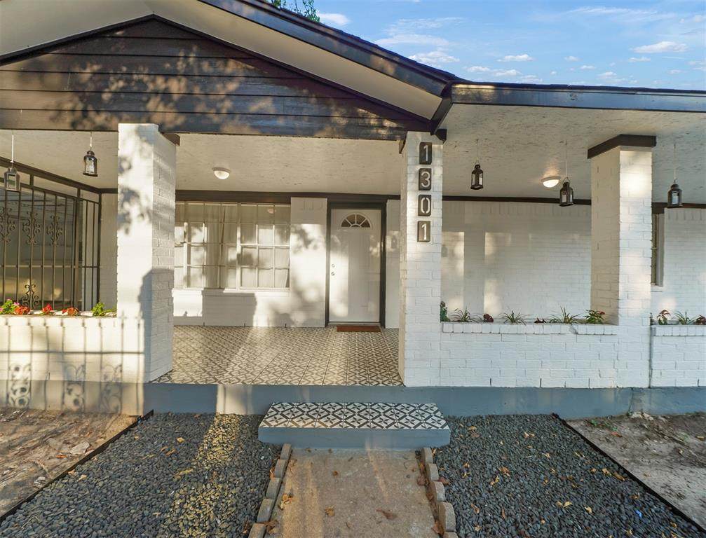 1301 Main Street - Photo 1