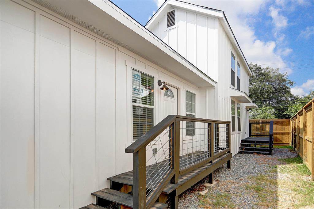 4934 Oakland Street - Photo 1