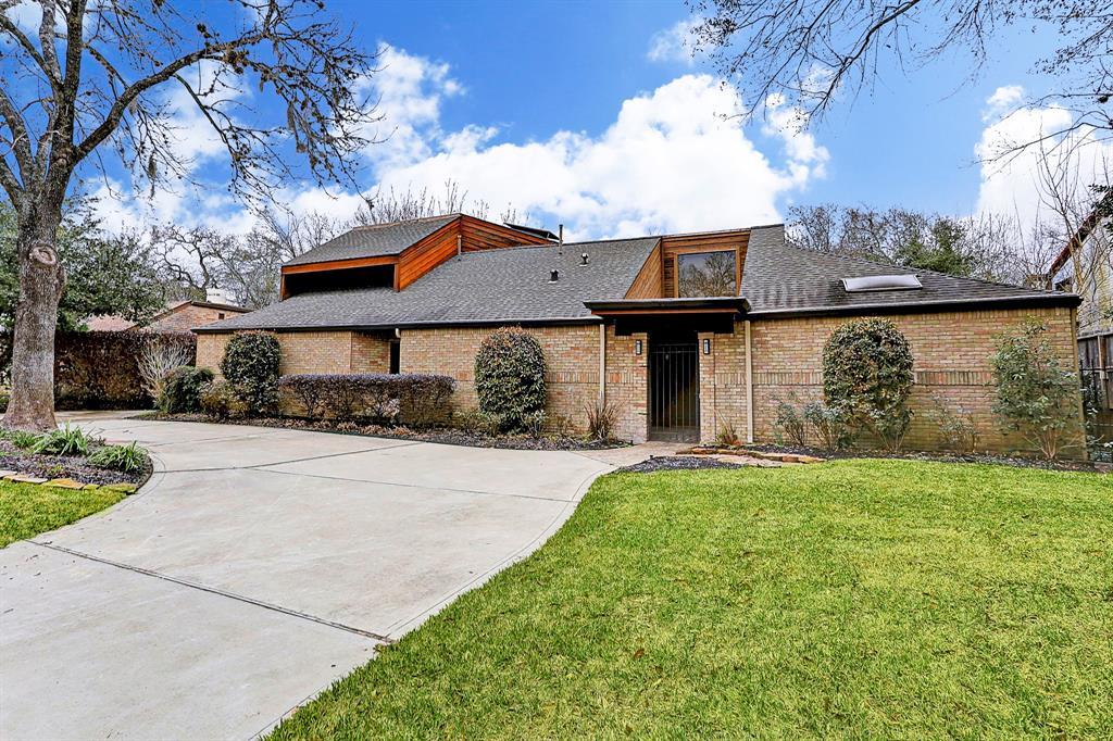 407 Bayou Cove Court - Photo 1