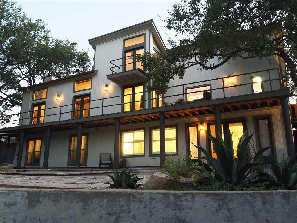 408 Valley View Drive - Photo 1