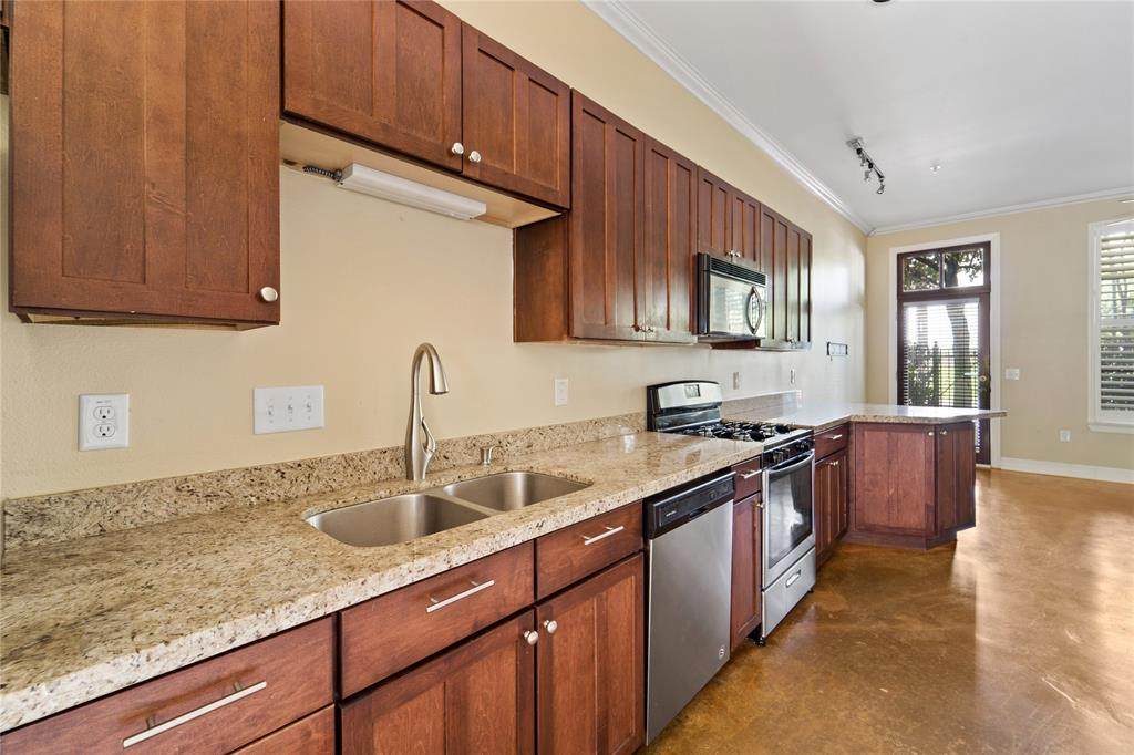 1602 Elgin Street - Photo 1