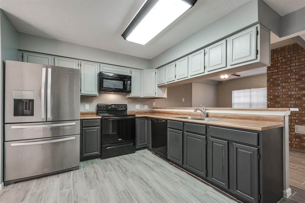 3223 Creek Shadows Drive - Photo 1