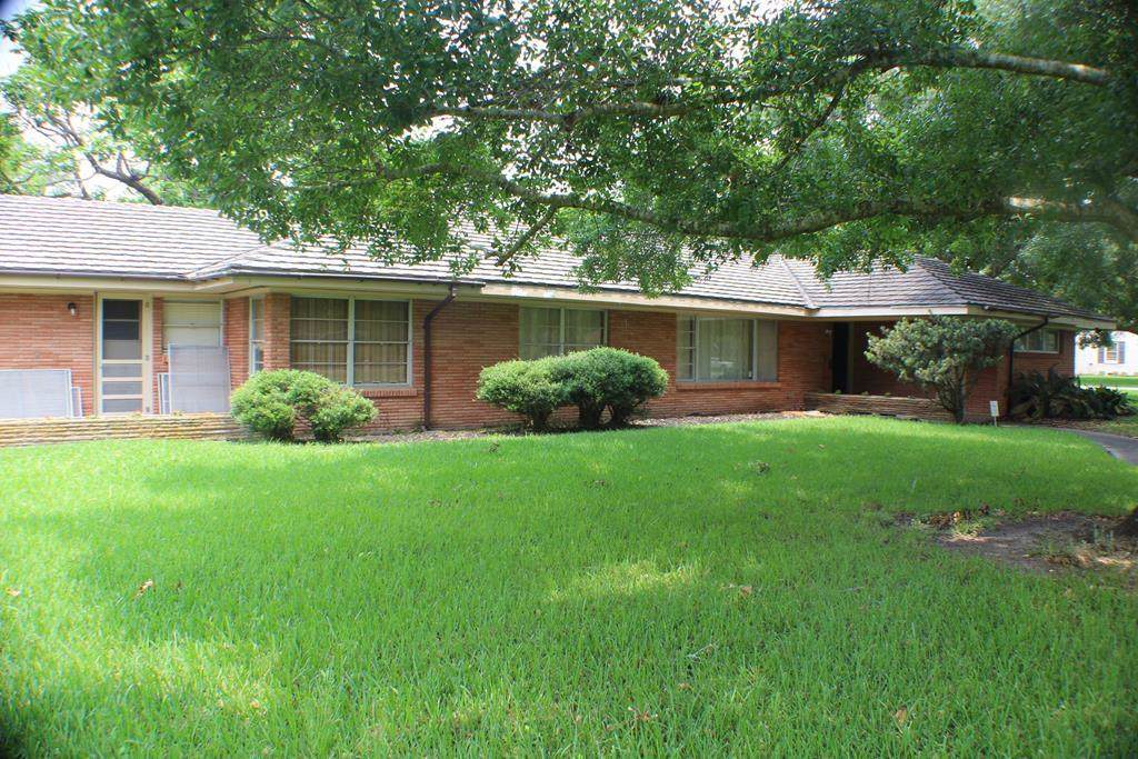 917 6th Street - Photo 1