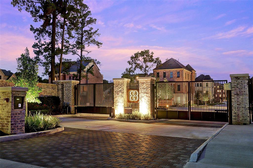 209 Memorial Parkview Drive - Photo 1