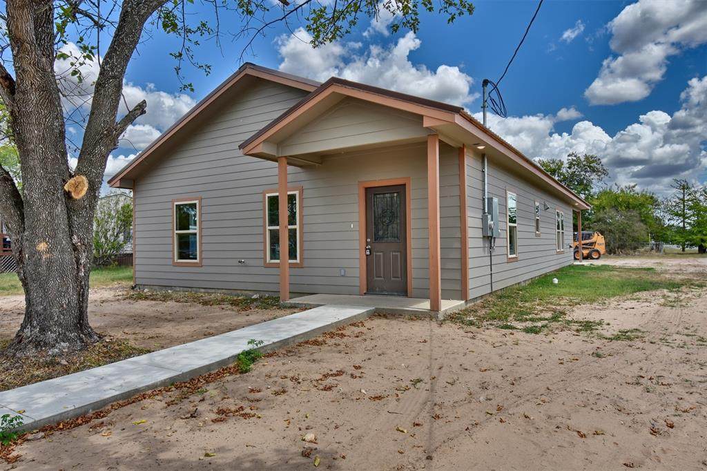 906 Ellis Street - Photo 1