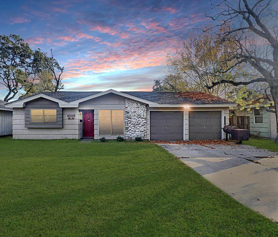 1825 Bimini Way - Photo 1