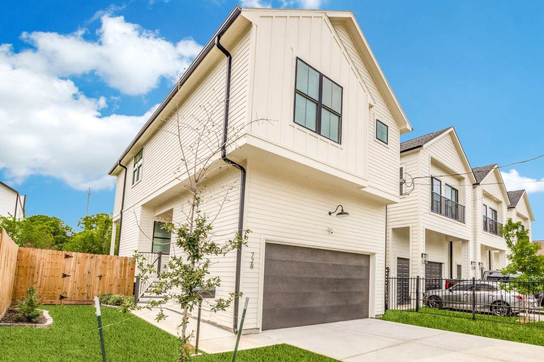 728 38th Street - Photo 1