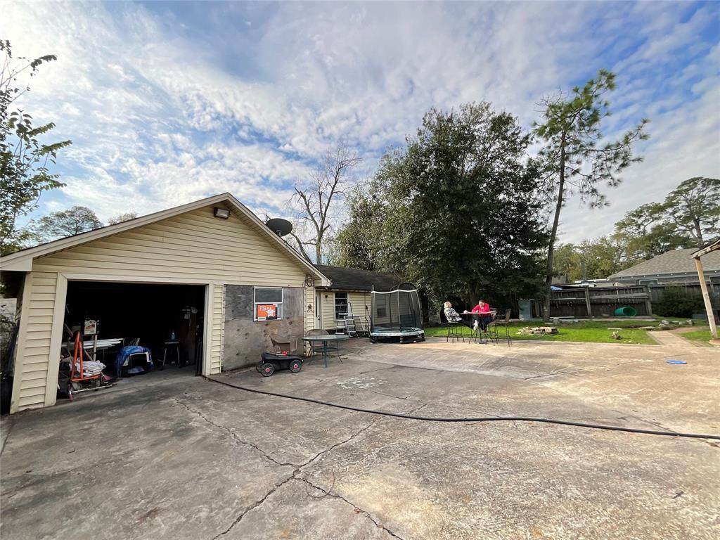 912 Caplin Street - Photo 1