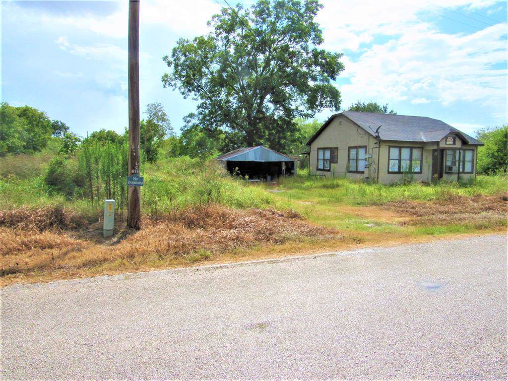 305 Elm - Photo 1