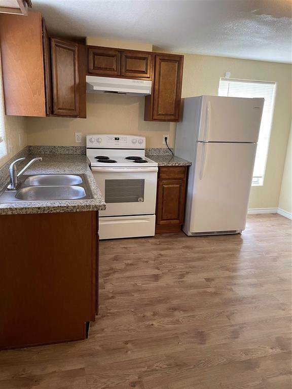 706 Harris Avenue - Photo 1