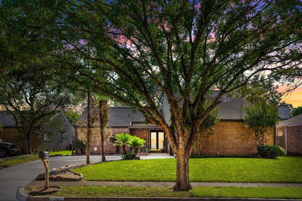 2011 Woodland Springs Street - Photo 1