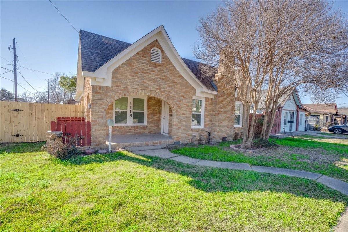 1118 Elliston Street - Photo 1