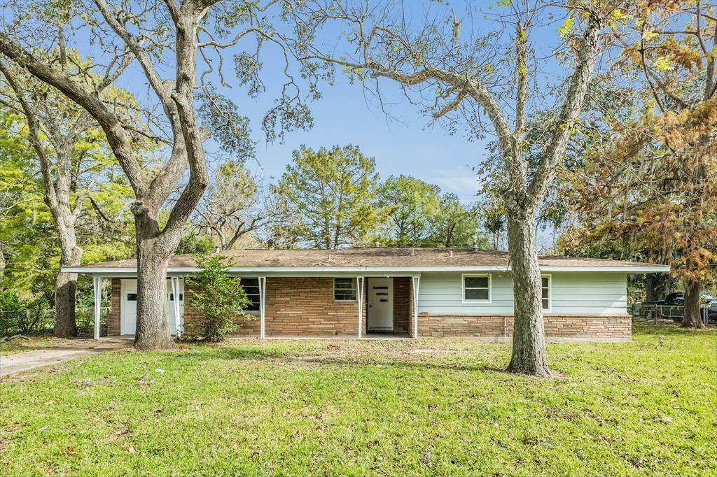 208 Oak Drive - Photo 1