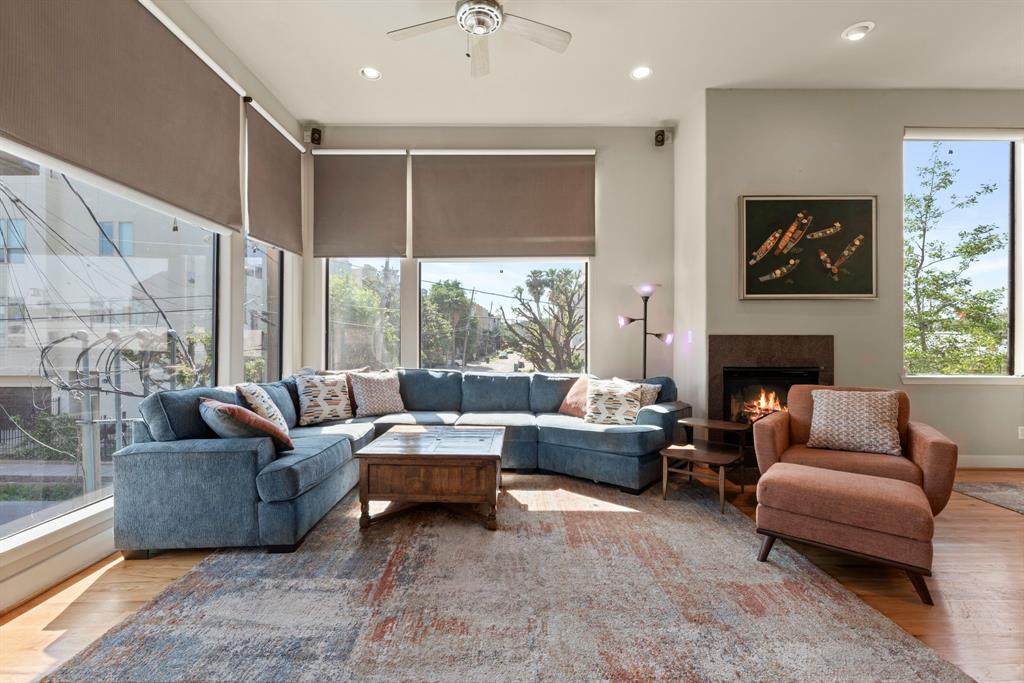 5122 Lillian St - Photo 1
