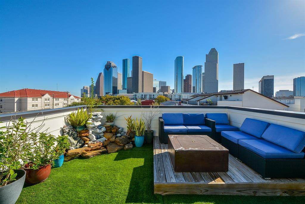 1012 Robin Street - Photo 1