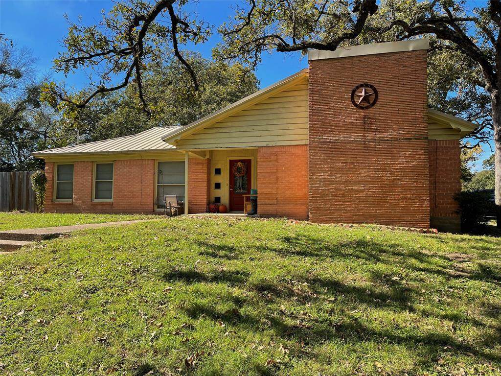 818 Pecan Street - Photo 1
