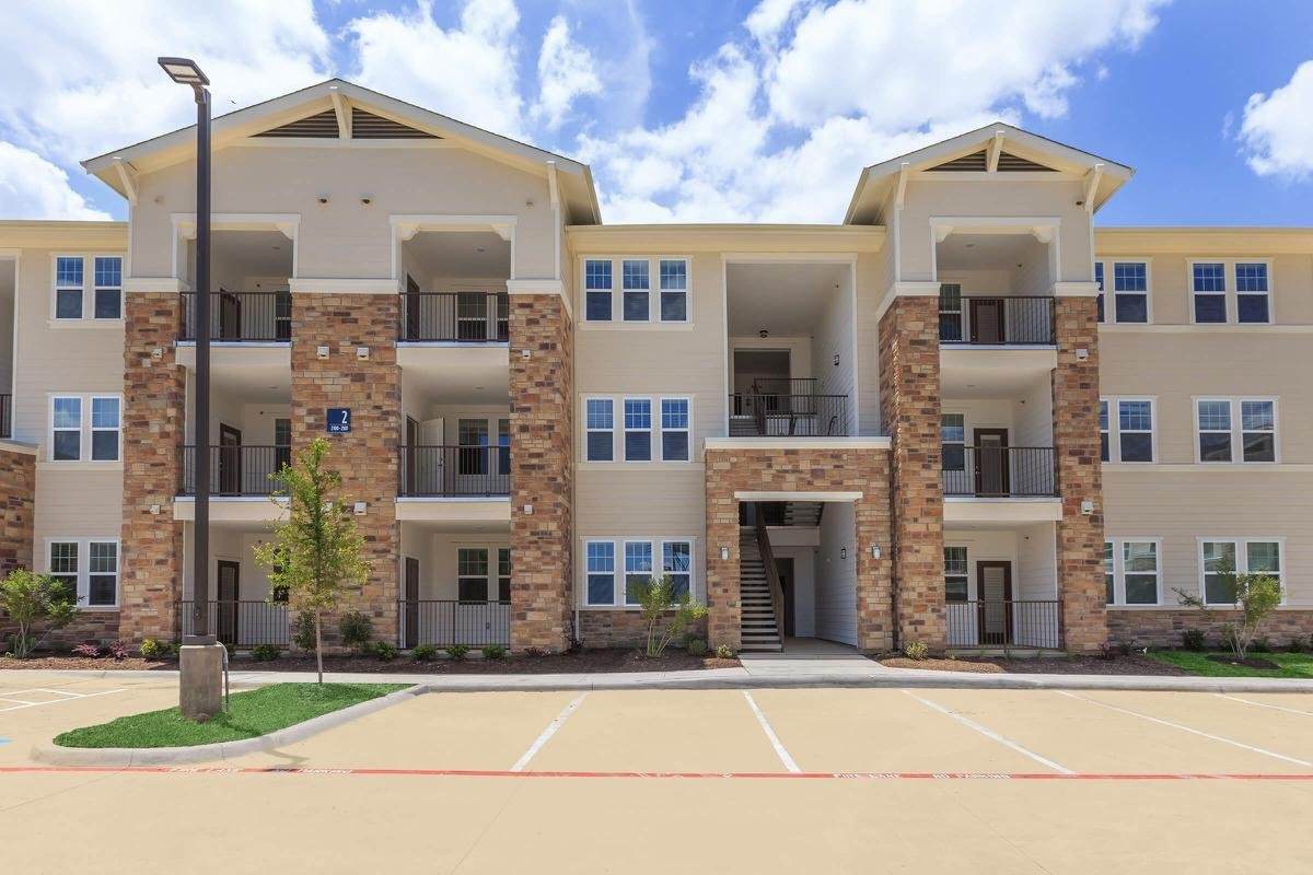 4100 N Parkdale Drive - Photo 1