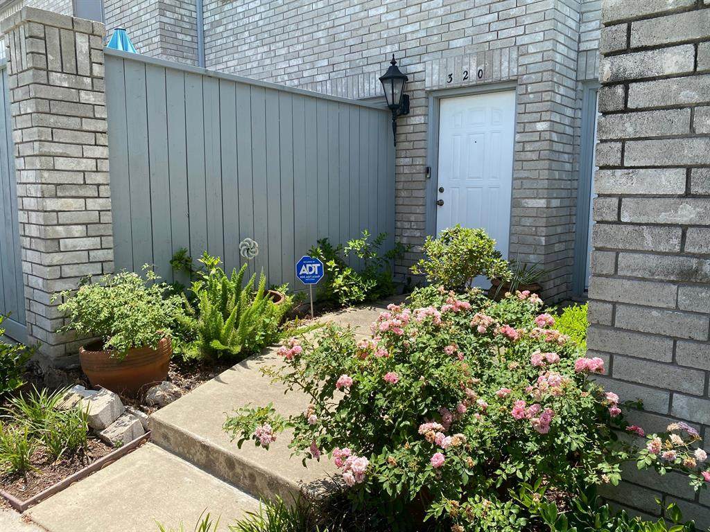320 Wilcrest Drive - Photo 1