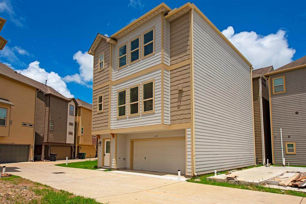4139 Dupont Street - Photo 1