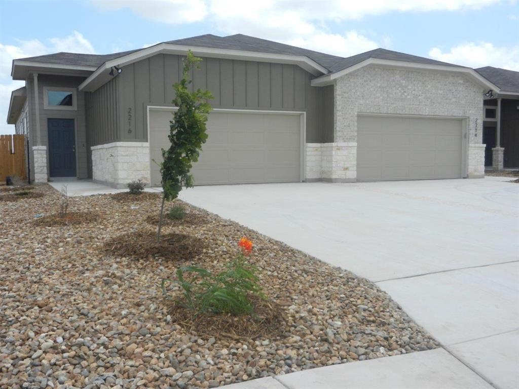202 Oakcrest - Photo 1