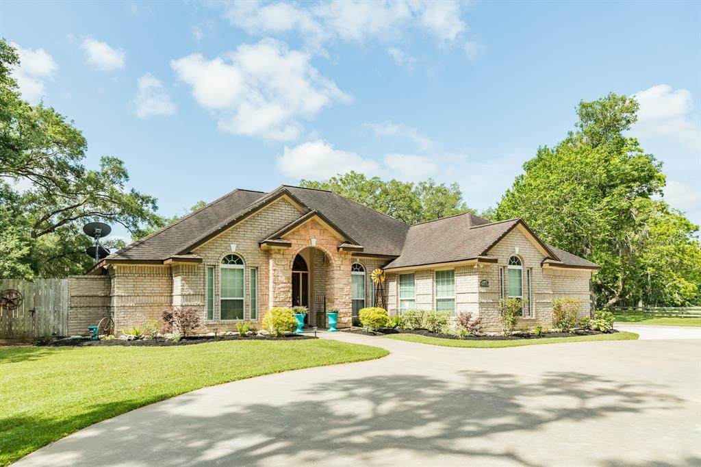 2107 Oakwood Drive - Photo 1