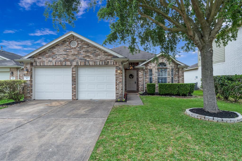 827 Dracena Court - Photo 1