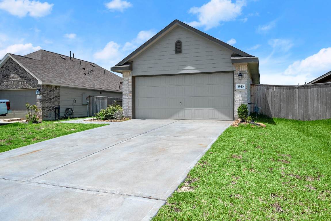 843 Deerhurst - Photo 1