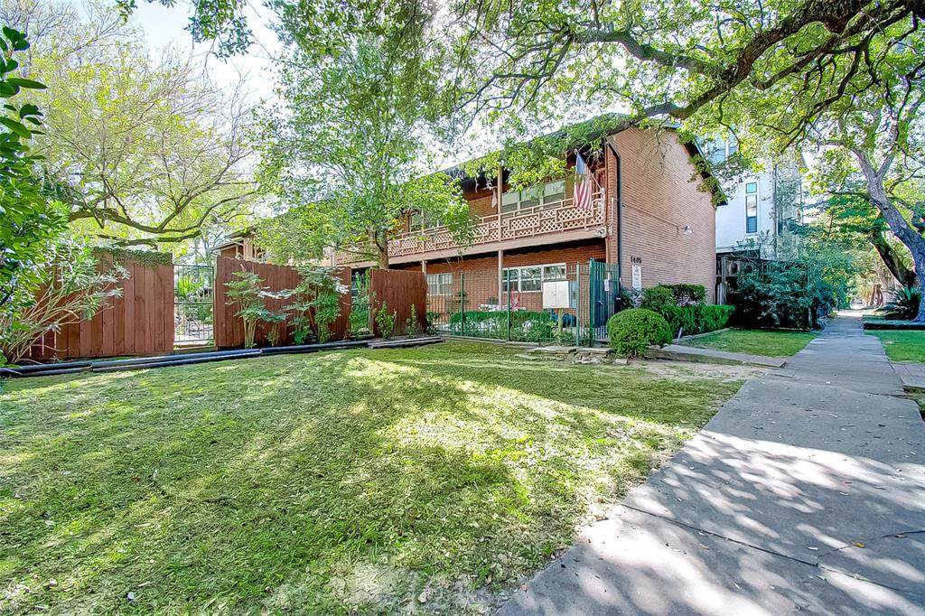 1405 Hyde Park Boulevard - Photo 1