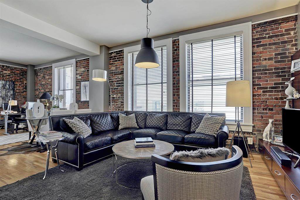 915 Franklin Street - Photo 1