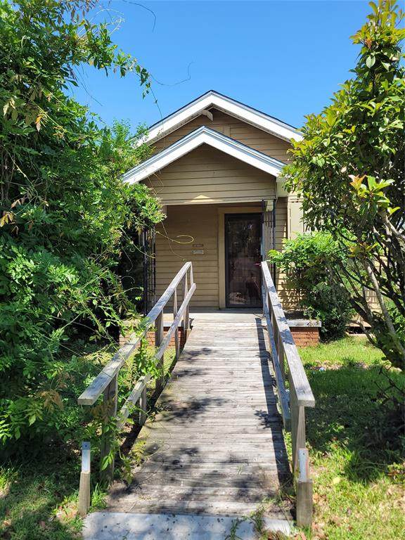 1227 5th Street - Photo 1