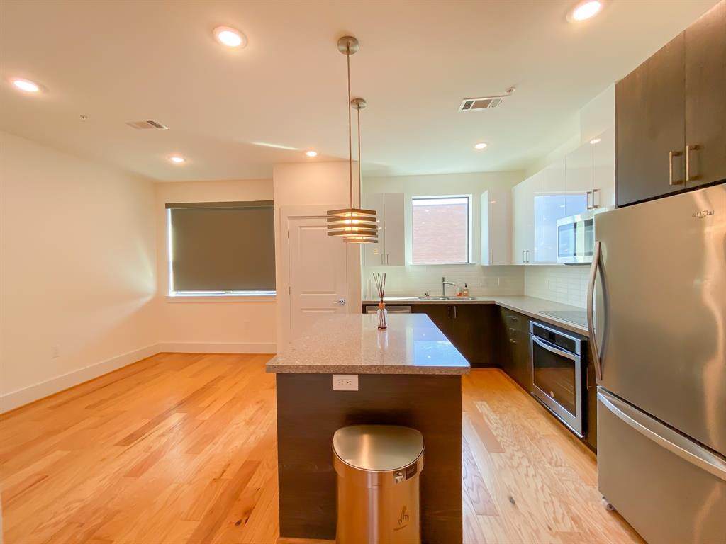 2401 Crawford Street - Photo 1