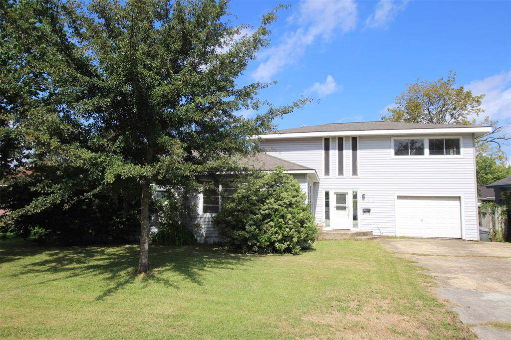 315 E B Street - Photo 1