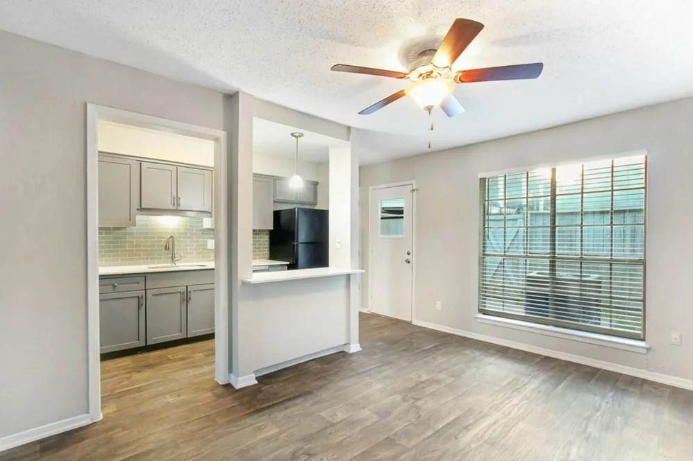 4401 Glenview Court - Photo 1