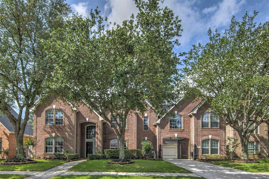 8010 Clearwater Crossing - Photo 1