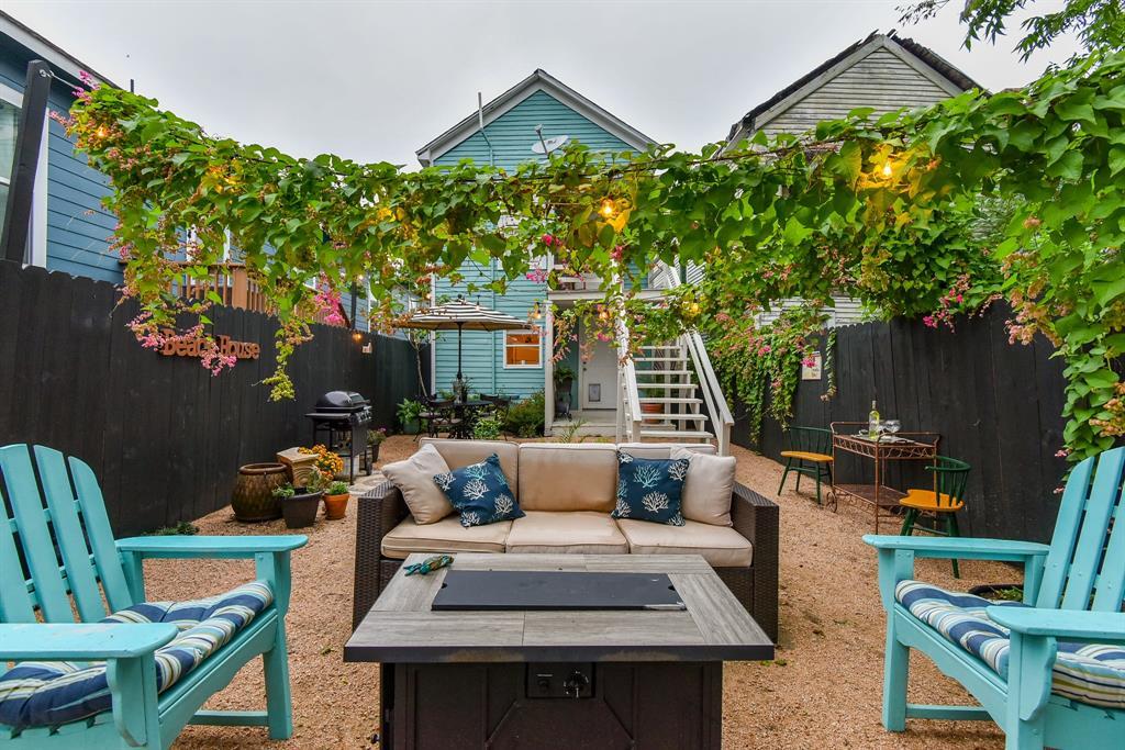 1913 Avenue - Photo 1