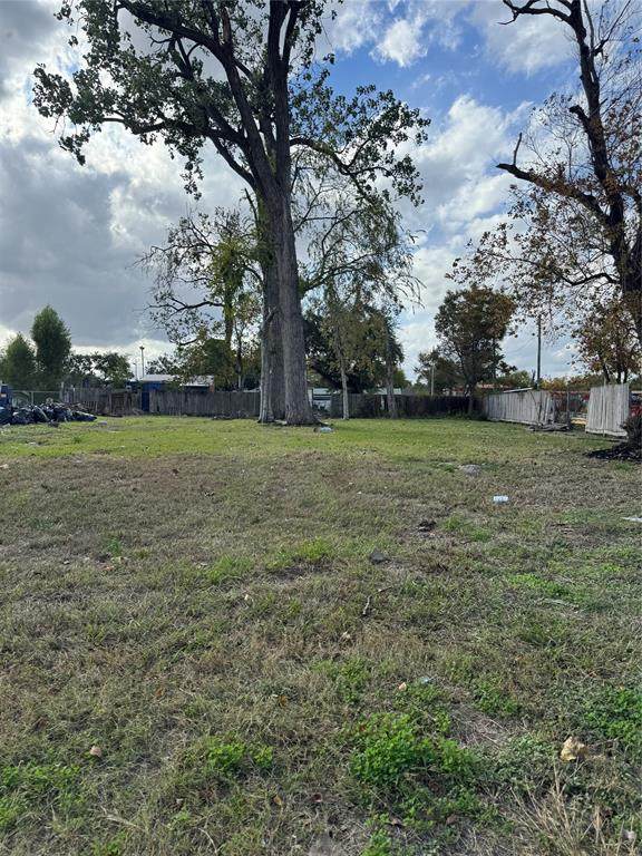 8605 Airline Drive - Photo 1