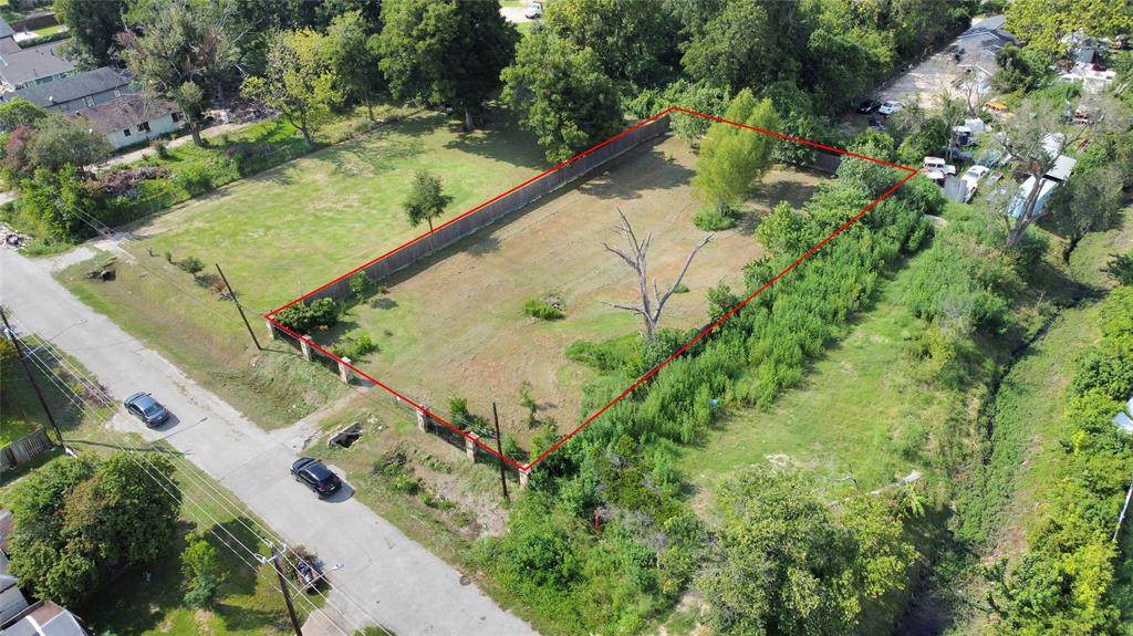 736 Pickering Street - Photo 1