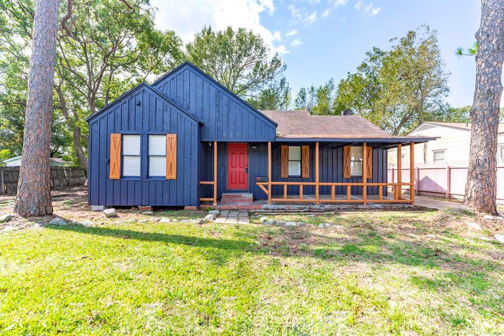 3225 East Drive - Photo 1