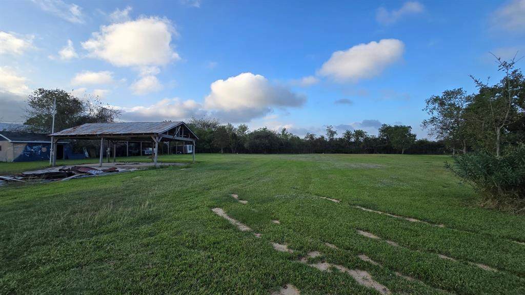 2731 Lawrence Road - Photo 1