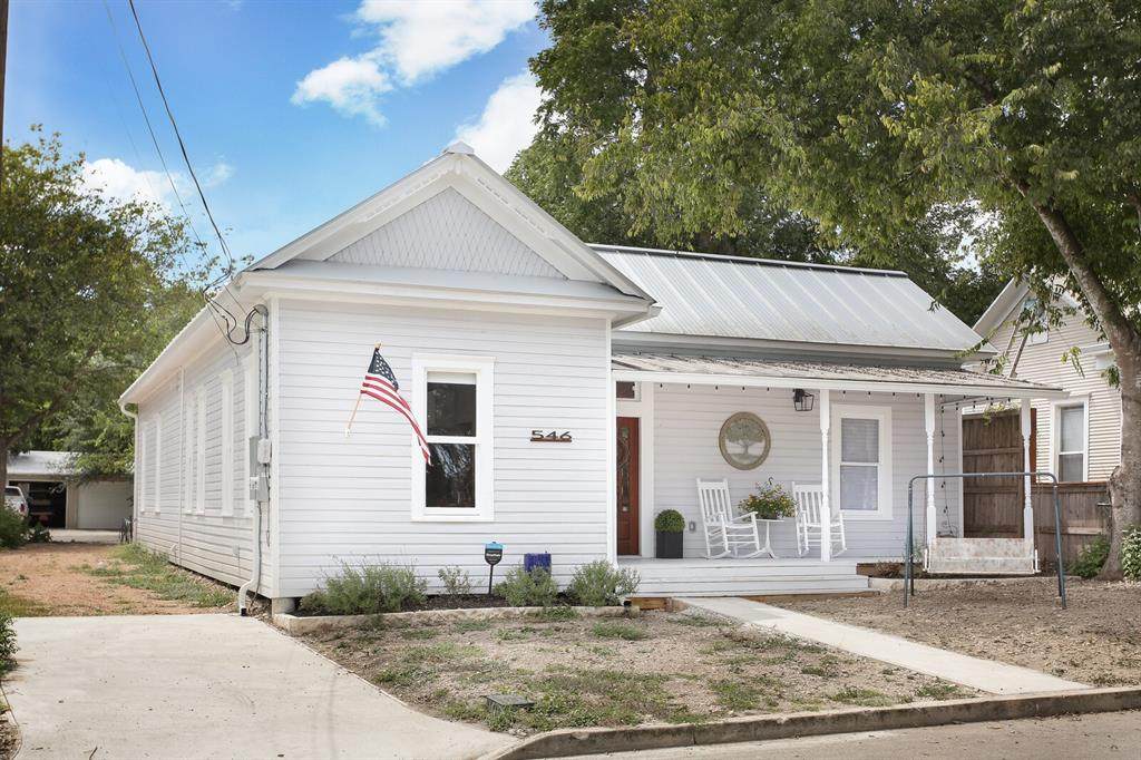 546 Academy Avenue - Photo 1