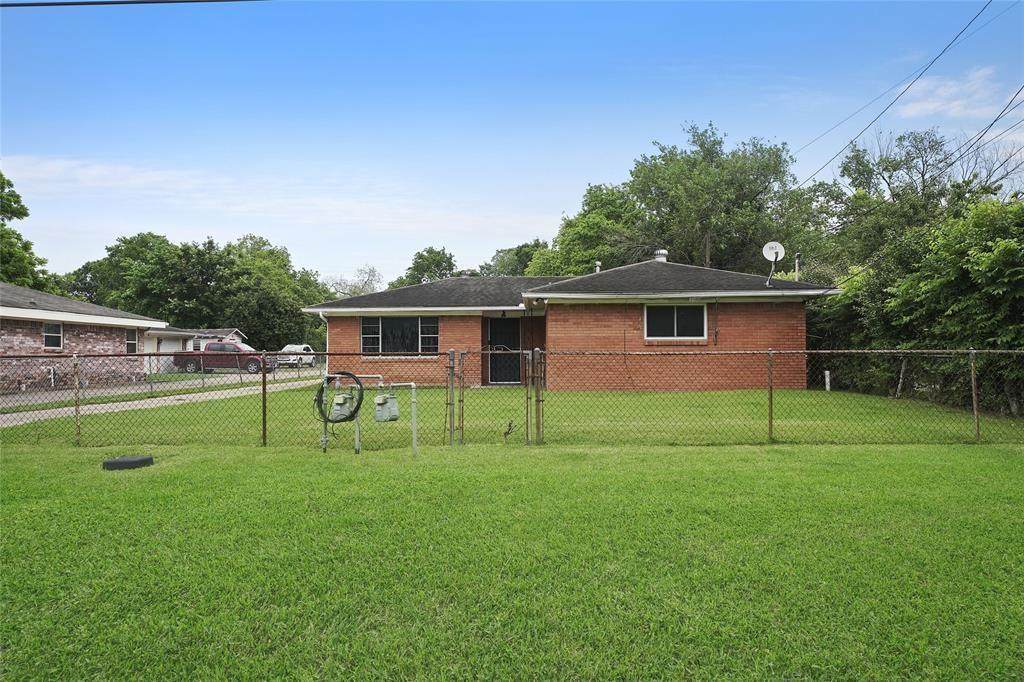 4417 A-B Bennington Street - Photo 1