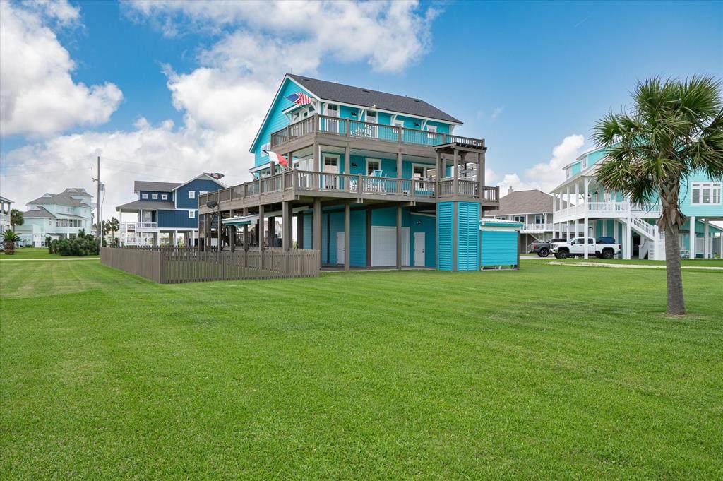 704 Sara Way - Photo 1
