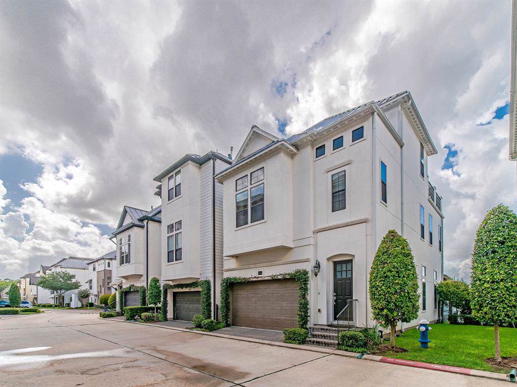 8835 Lakeshore Bend Drive - Photo 1